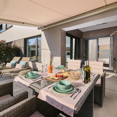 Brand New 1 Bedroom Apartment With Backyard Near The Beach! Porec Exterior photo