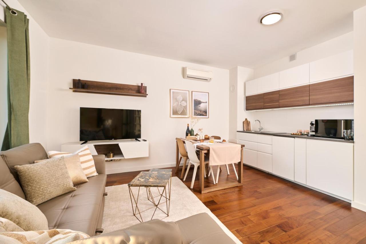 Brand New 1 Bedroom Apartment With Backyard Near The Beach! Porec Exterior photo